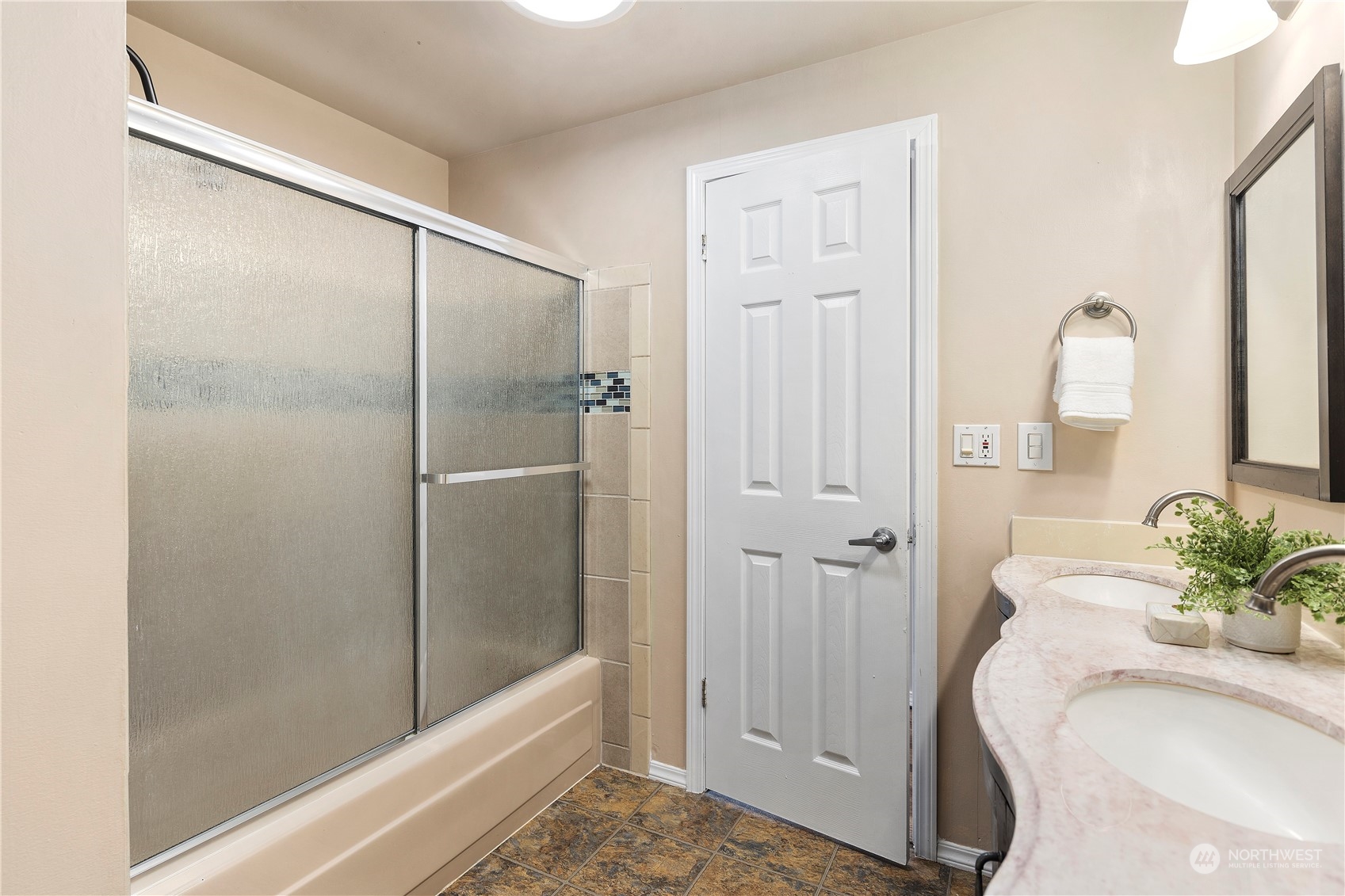 7828 201st Street Southwest Edmonds, WA 98026 - Photo 18 of 40 Gallery Image 18