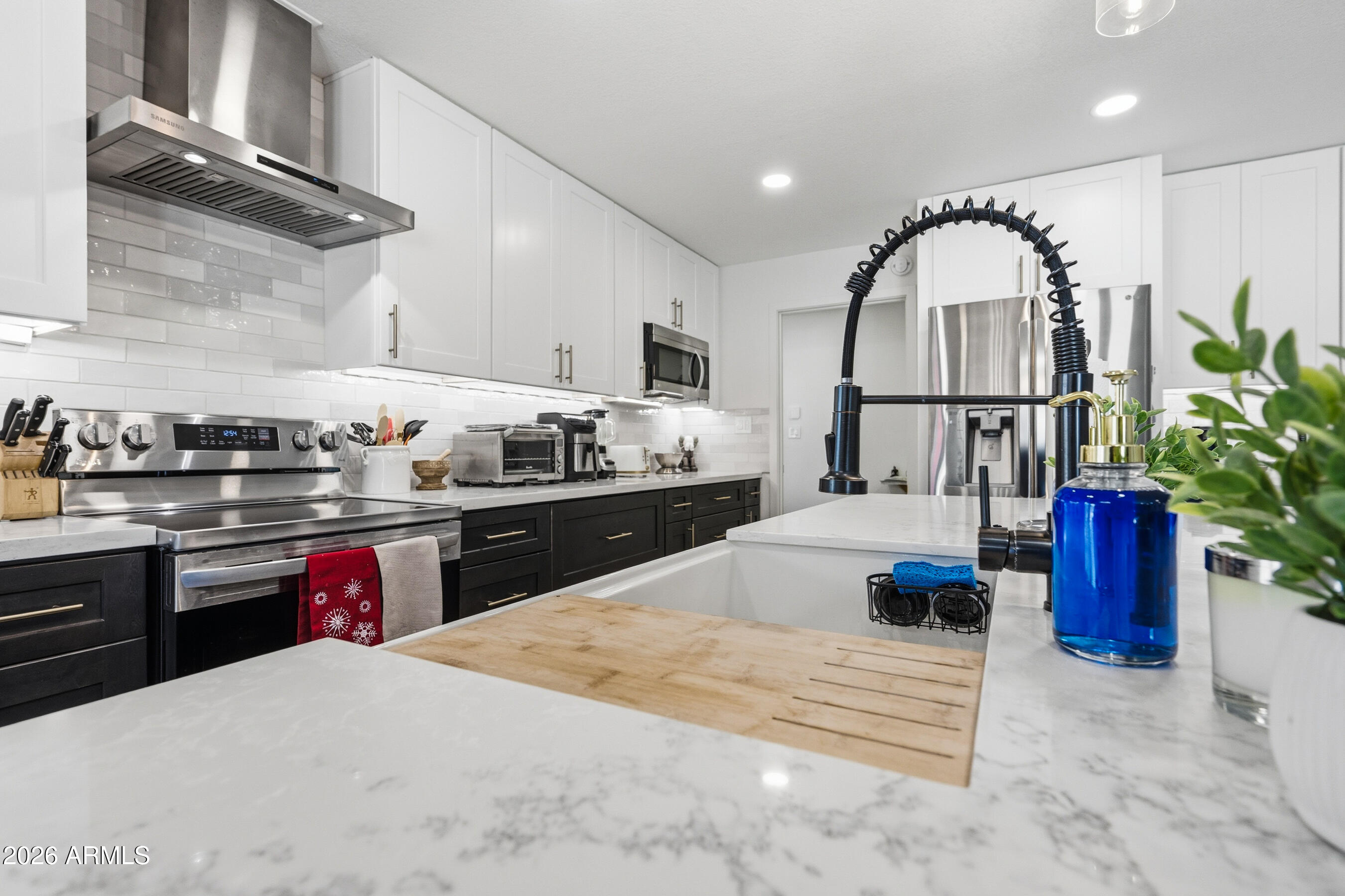 3968 West Hearn Road Phoenix, AZ 85053 - Photo 10 of 58 Kitchen
