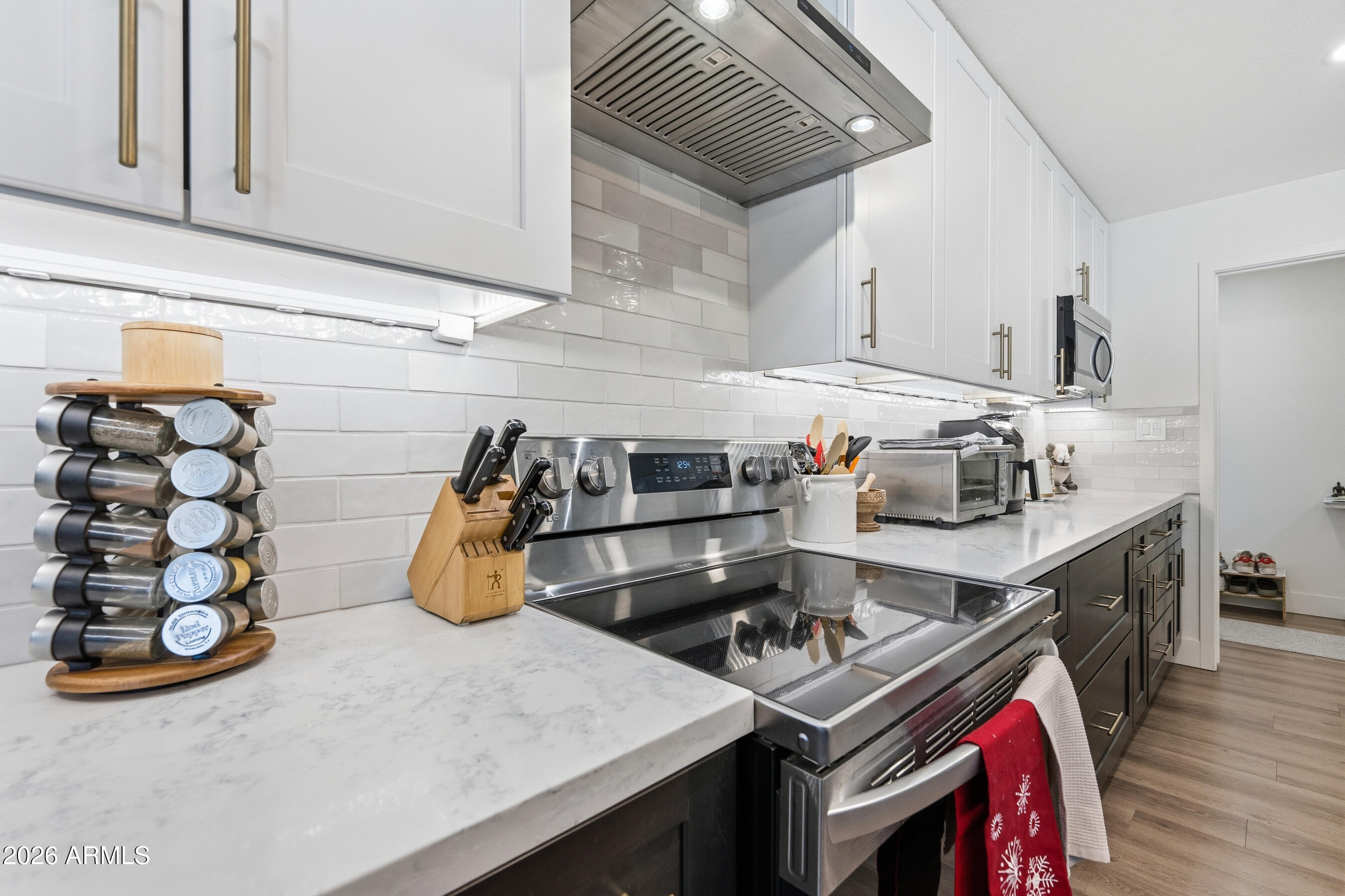 3968 West Hearn Road Phoenix, AZ 85053 - Photo 11 of 58 Kitchen