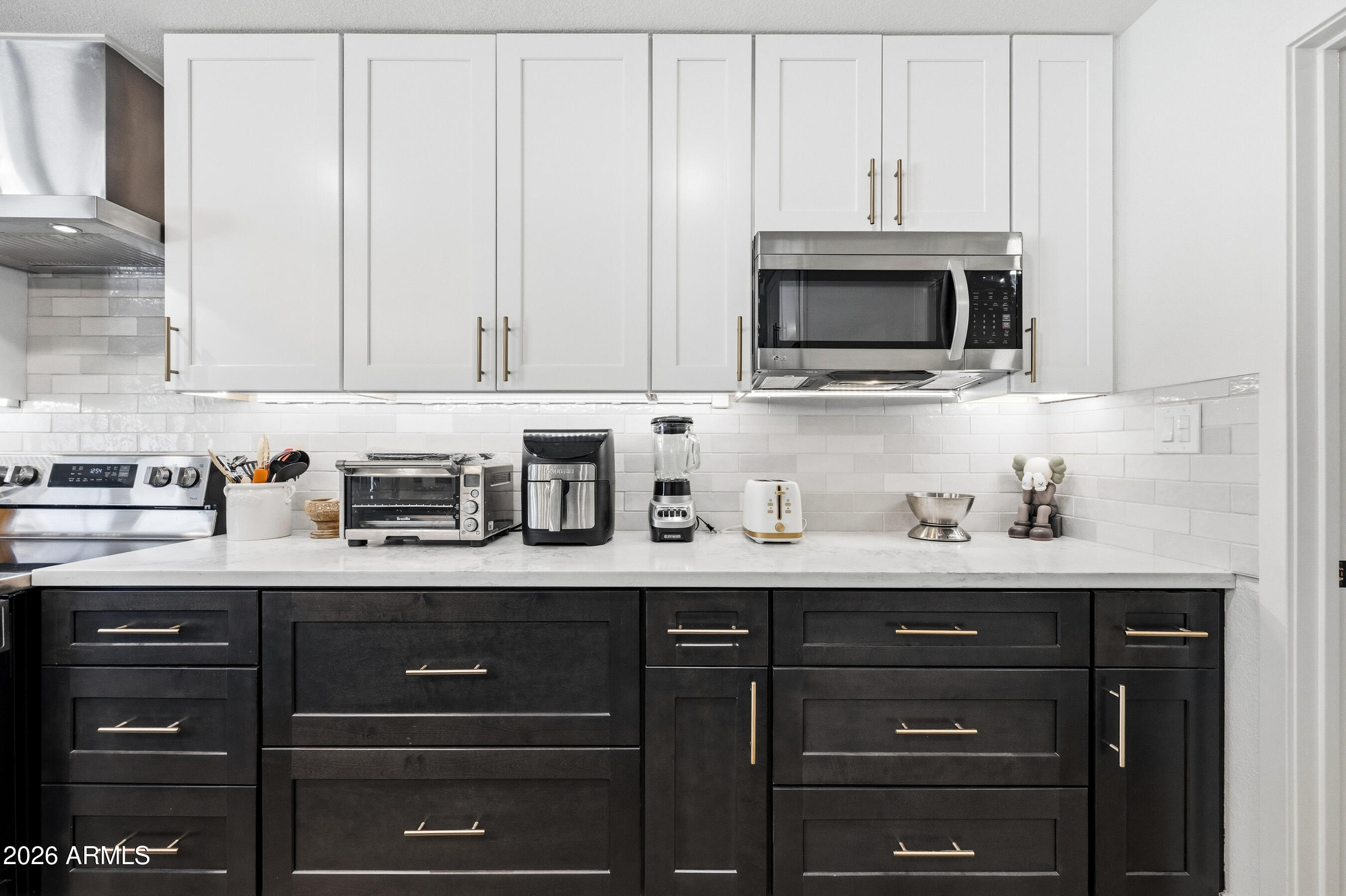 3968 West Hearn Road Phoenix, AZ 85053 - Photo 12 of 58 Kitchen