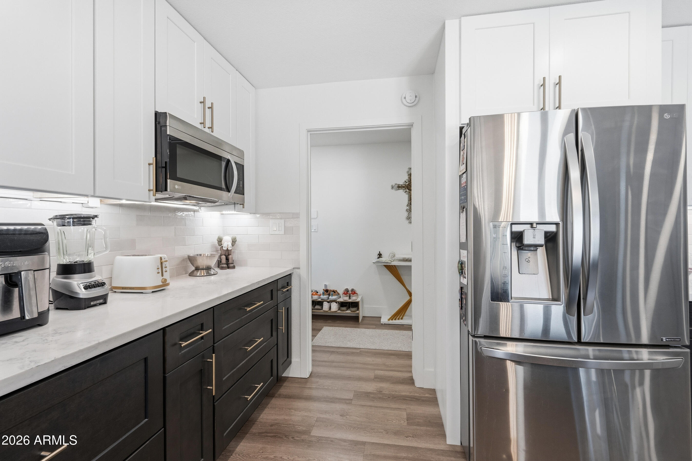 3968 West Hearn Road Phoenix, AZ 85053 - Photo 17 of 58 Kitchen