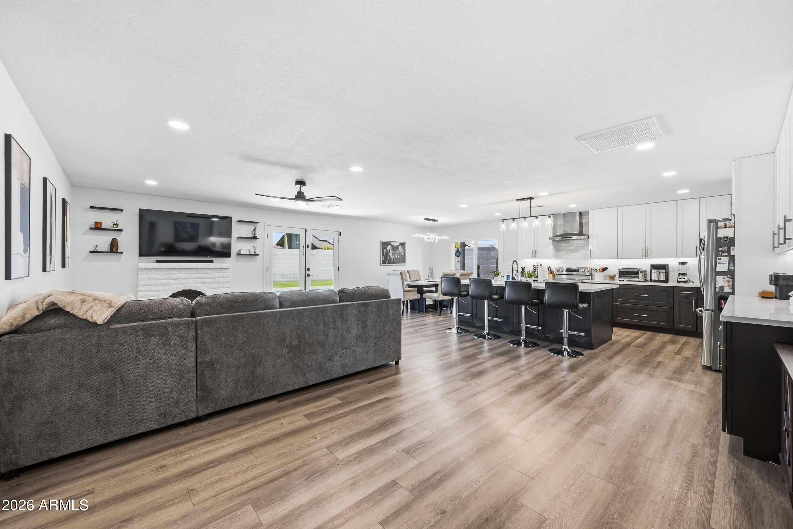 3968 West Hearn Road Phoenix, AZ 85053 - Photo 24 of 58 Great Room