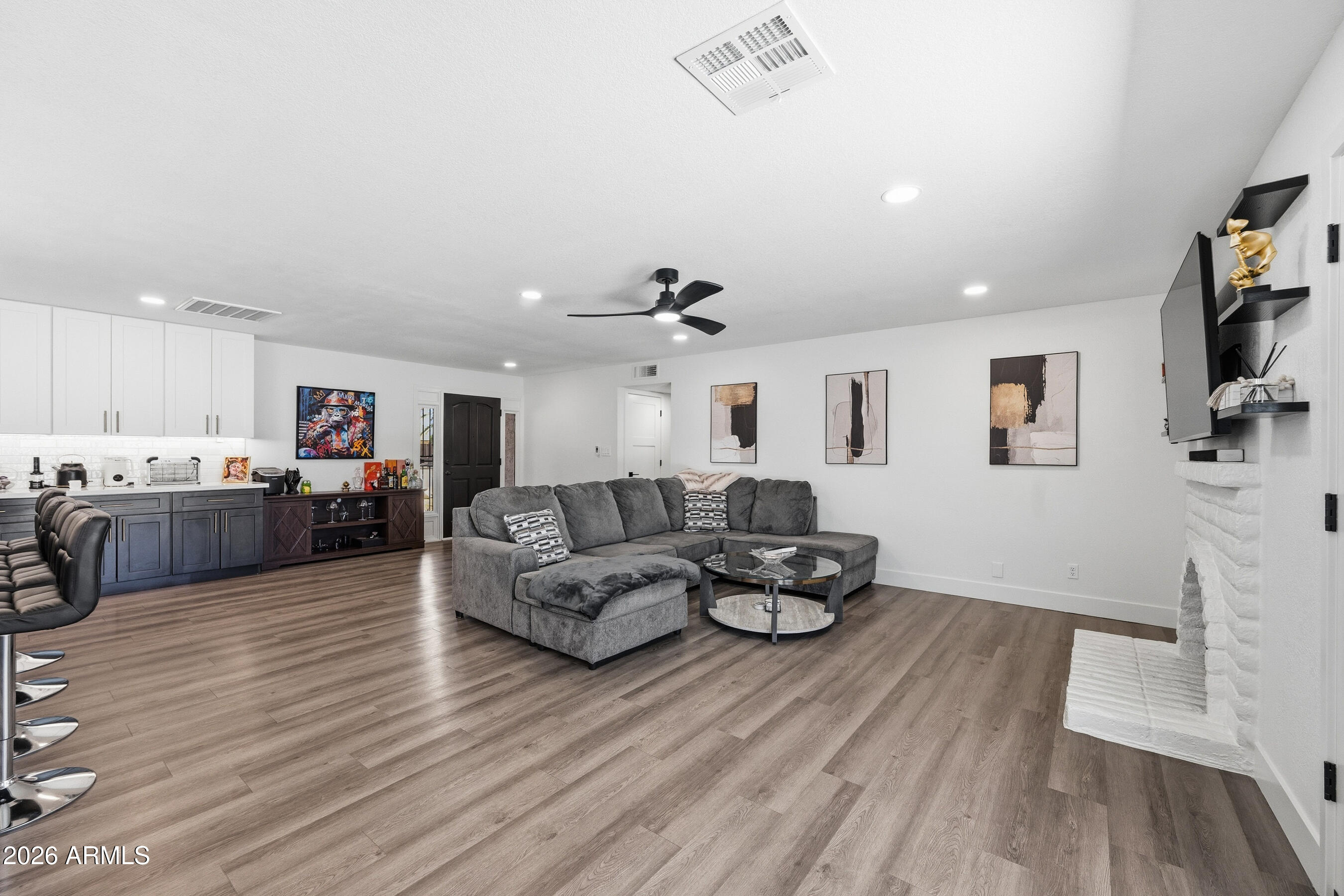 3968 West Hearn Road Phoenix, AZ 85053 - Photo 26 of 58 Great Room