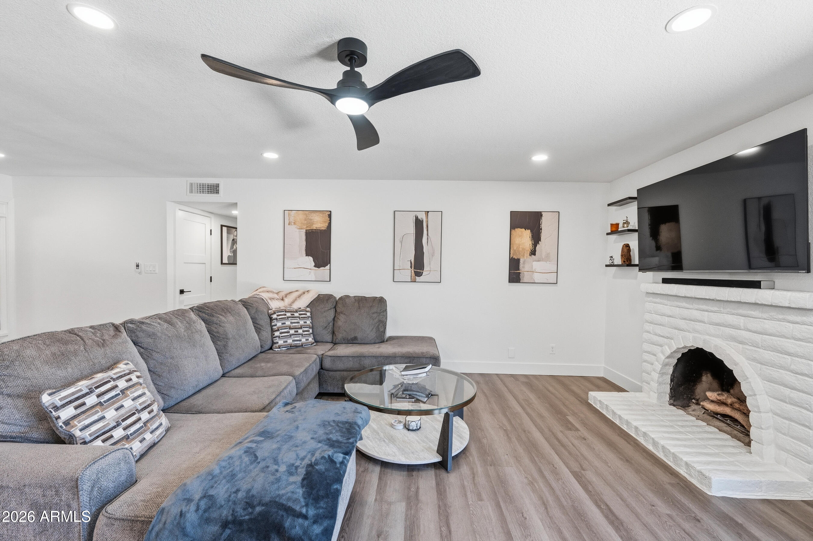 3968 West Hearn Road Phoenix, AZ 85053 - Photo 27 of 58 Great Room