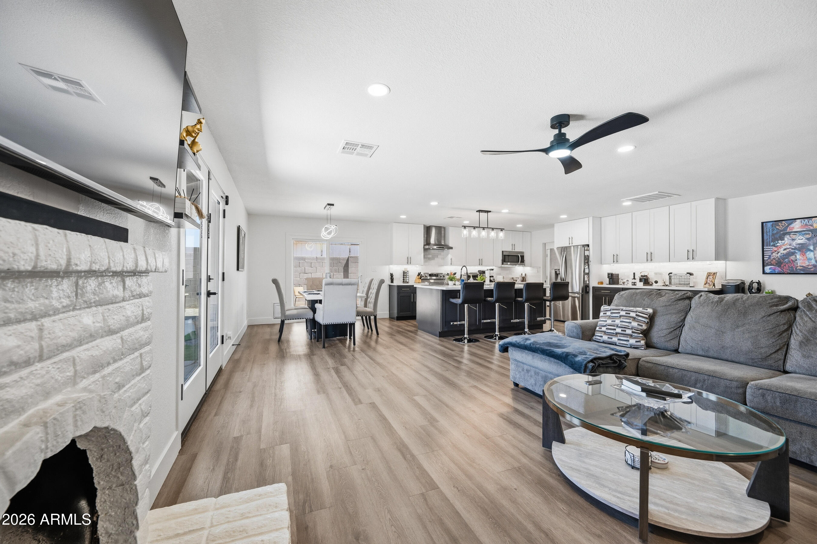 3968 West Hearn Road Phoenix, AZ 85053 - Photo 30 of 58 Great Room