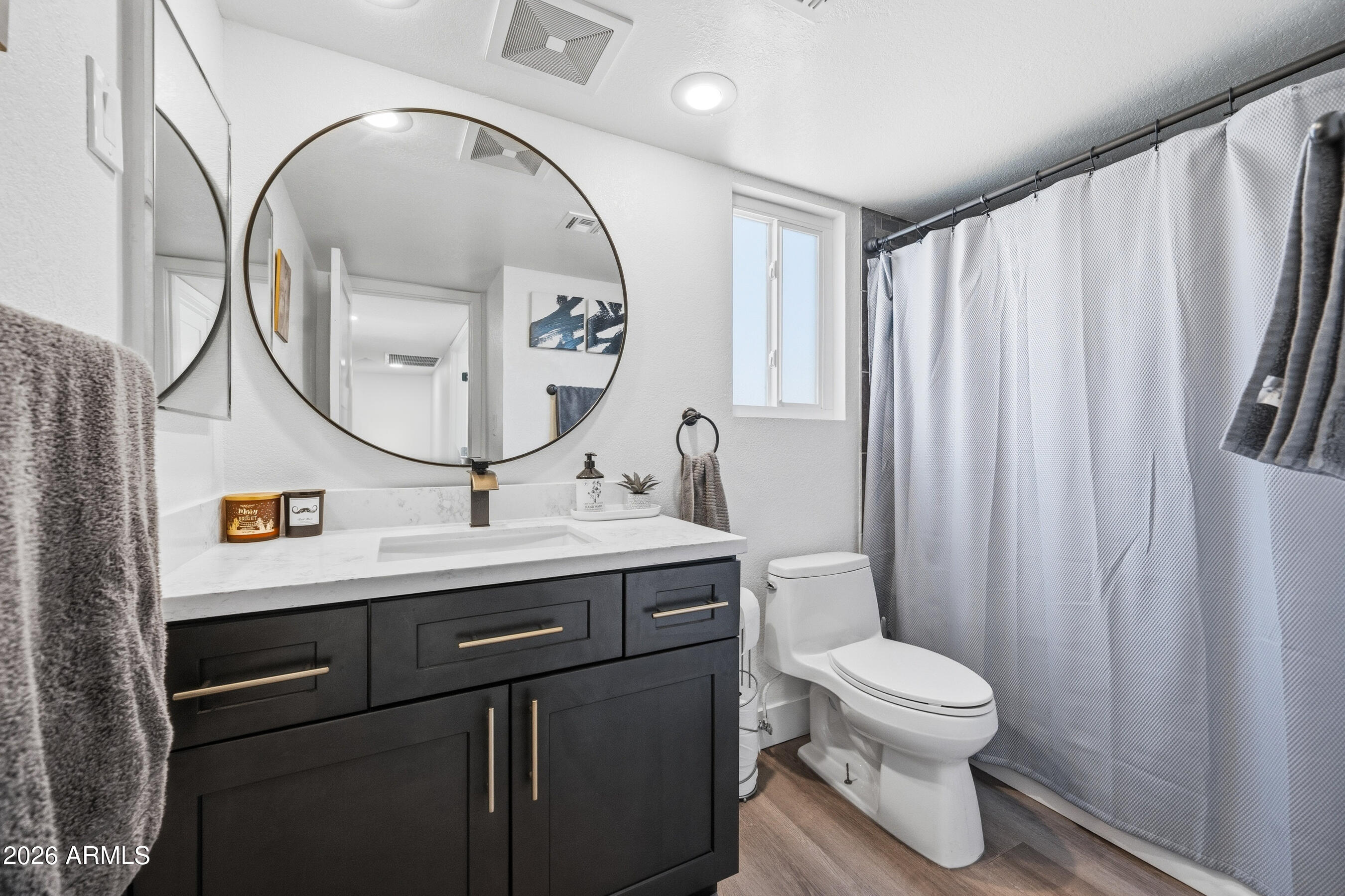 3968 West Hearn Road Phoenix, AZ 85053 - Photo 51 of 58 Secondary bath