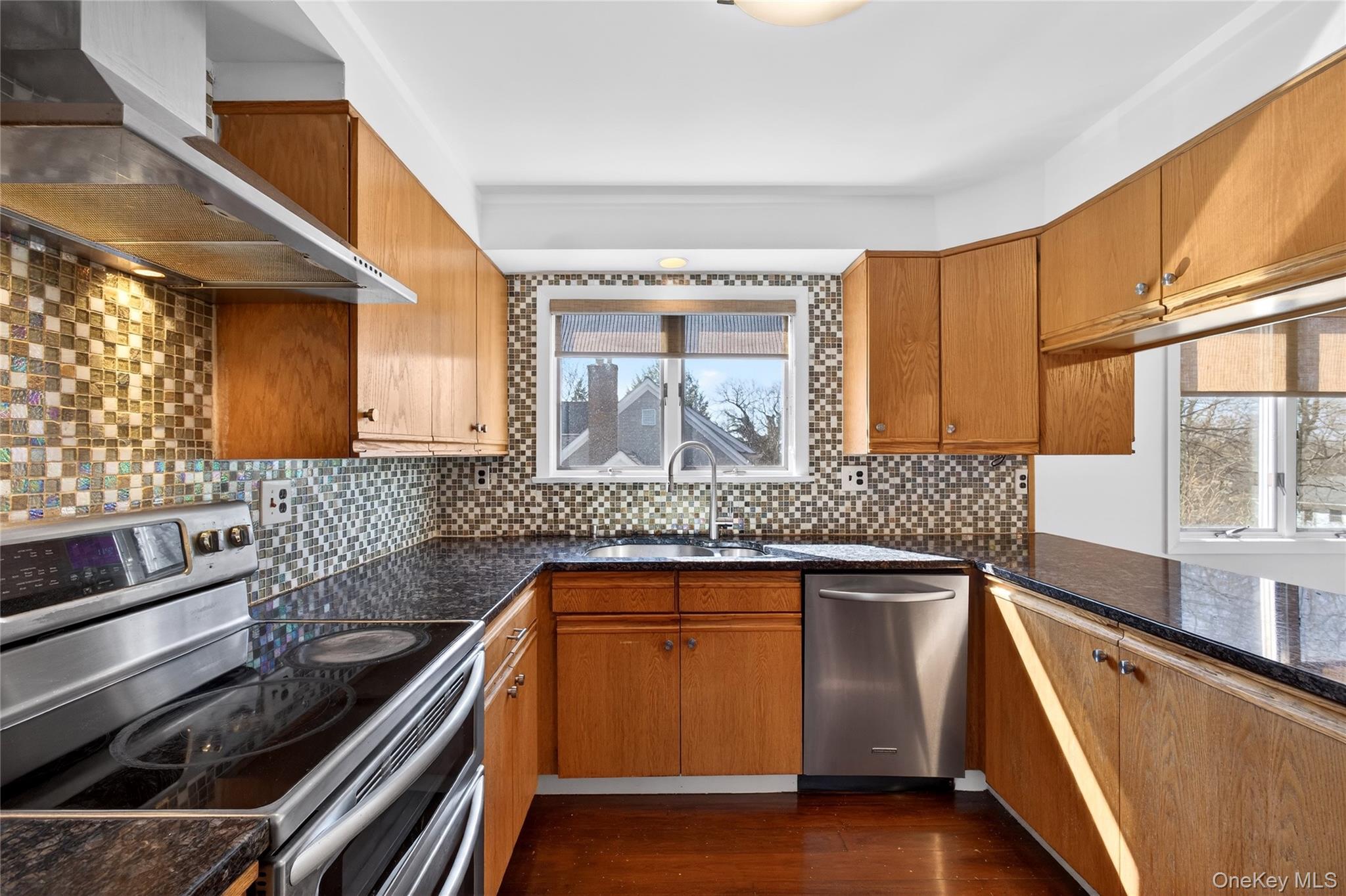 80 Ridgeview Drive Pleasantville, NY 10570 - Photo 11 of 45 Alternate view of the Eat-In-Kitchen