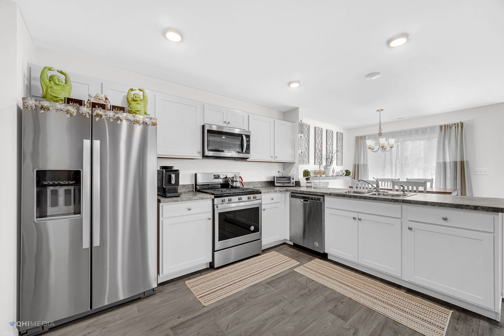 2520 Alison Avenue Pingree Grove, IL 60140 - Photo 4 of 19 a kitchen with granite countertop a refrigerator stove and sink