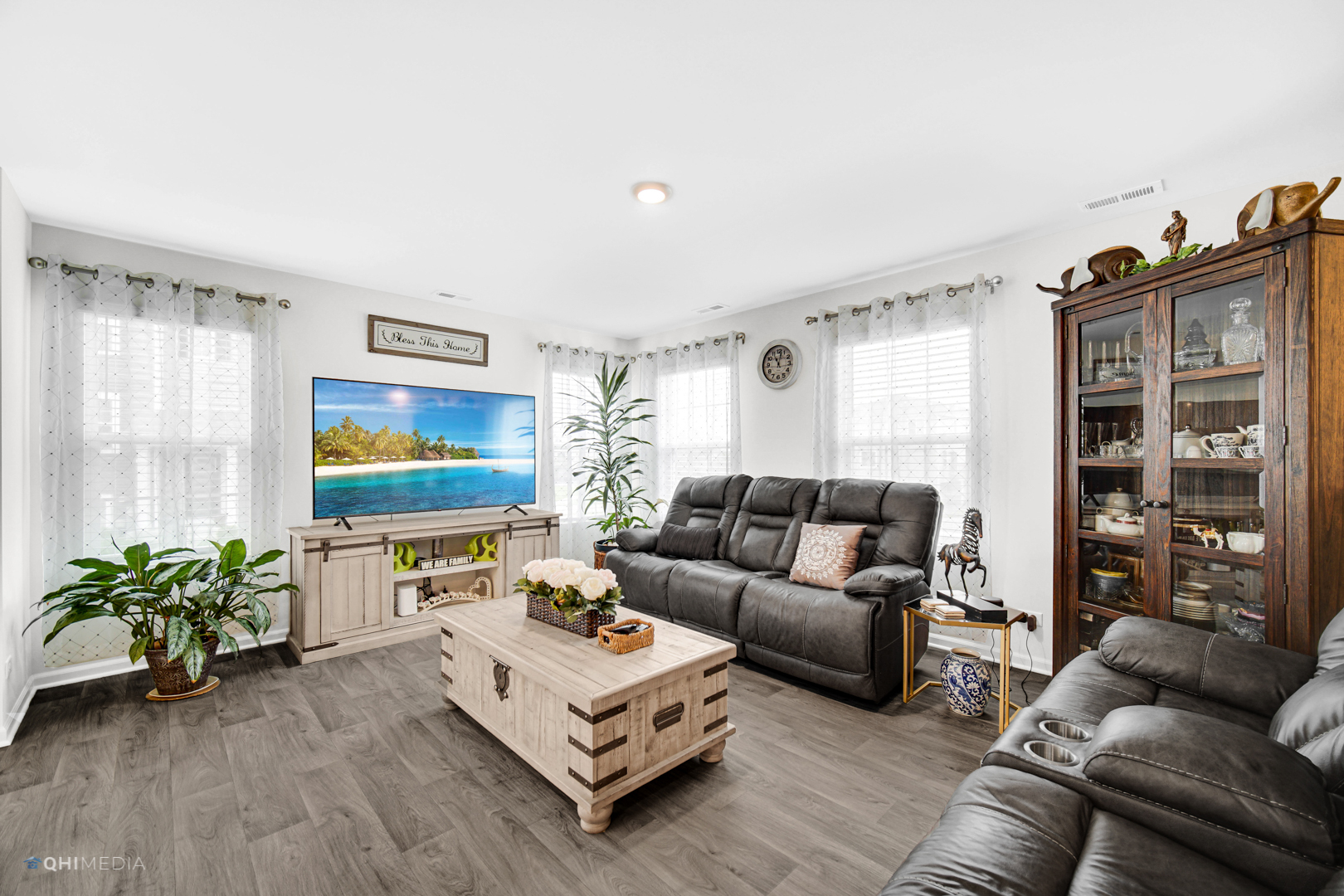 2520 Alison Avenue Pingree Grove, IL 60140 - Photo 7 of 19 a living room with furniture ceiling fan and a window