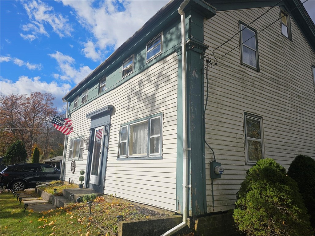 8 Lake Court Hopkinton, RI 02804 - Photo 2 of 35