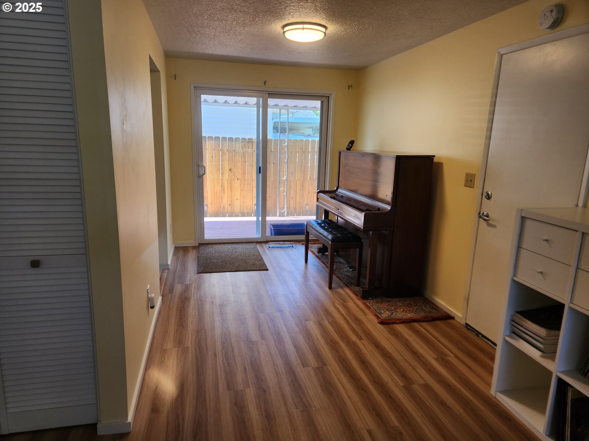 2237 Umpqua Road Woodburn, OR 97071 - Photo 4 of 18 Dining Area