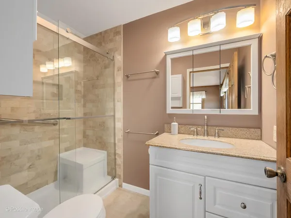 $419,900 | 390 Arrowhead Trail, Carol Stream, IL 60188