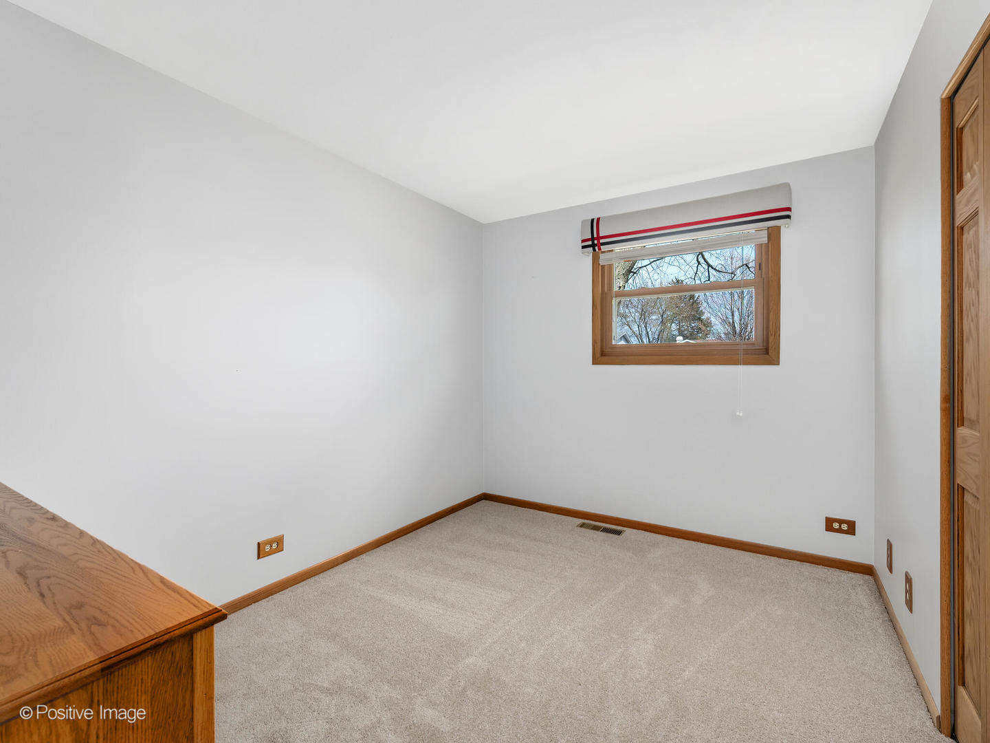 390 Arrowhead Trail Carol Stream, IL 60188 - Photo 14 of 25 an empty room with windows