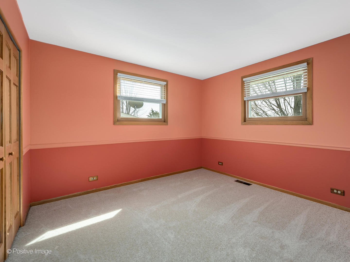 390 Arrowhead Trail Carol Stream, IL 60188 - Photo 16 of 25 an empty room with a window