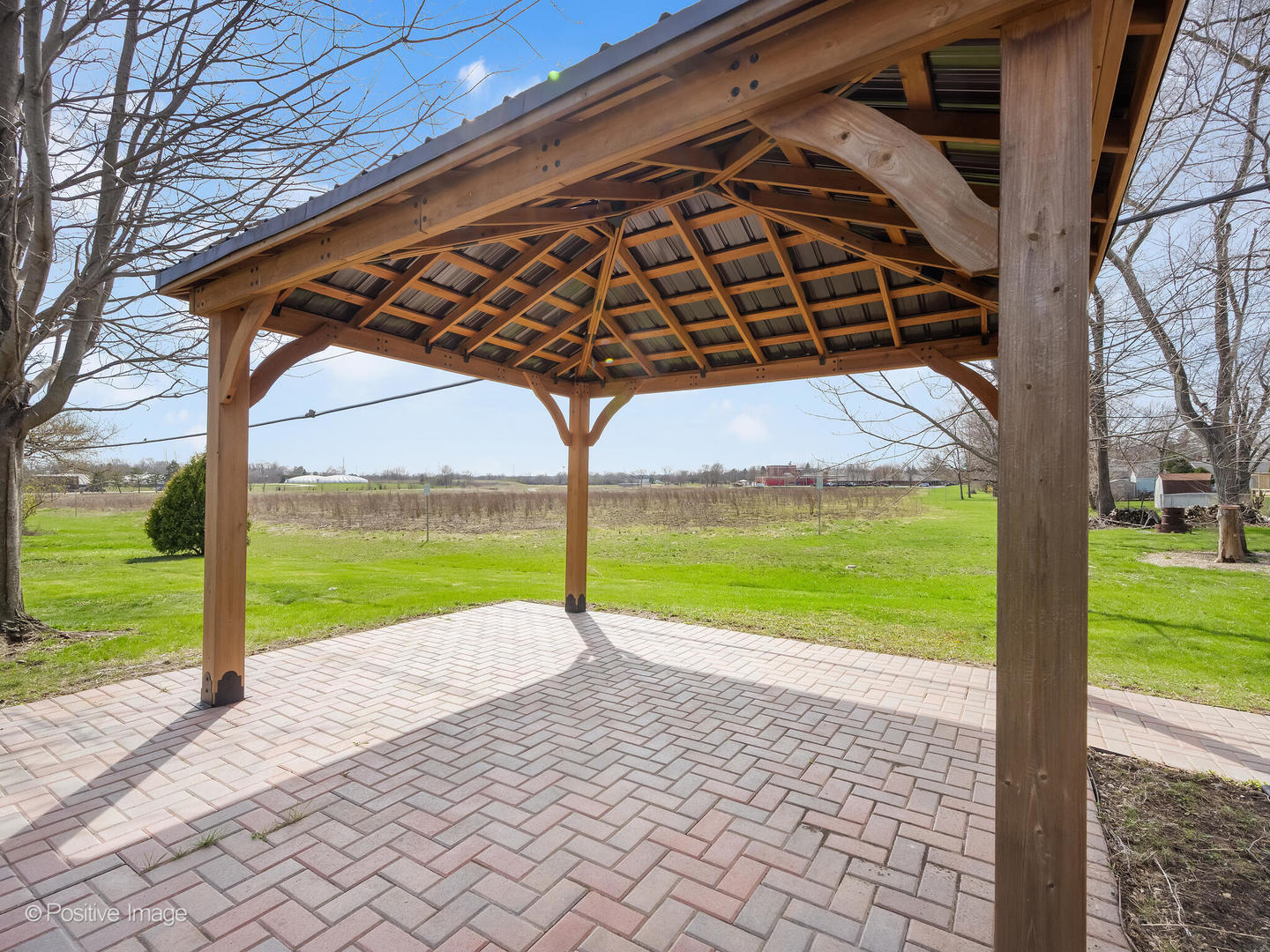 390 Arrowhead Trail Carol Stream, IL 60188 - Photo 20 of 25 a view of a backyard with a garden