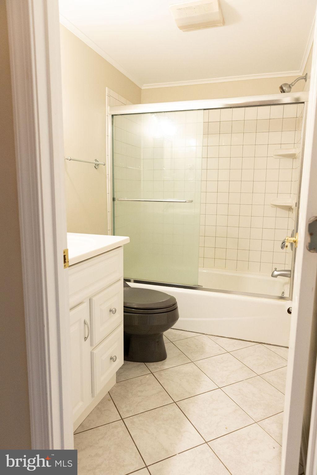 927 Binney Street Baltimore, MD 21224 - Photo 32 of 53 Second floor bathroom