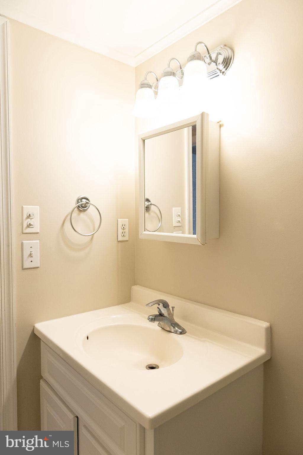 927 Binney Street Baltimore, MD 21224 - Photo 33 of 53 Second floor bathroom