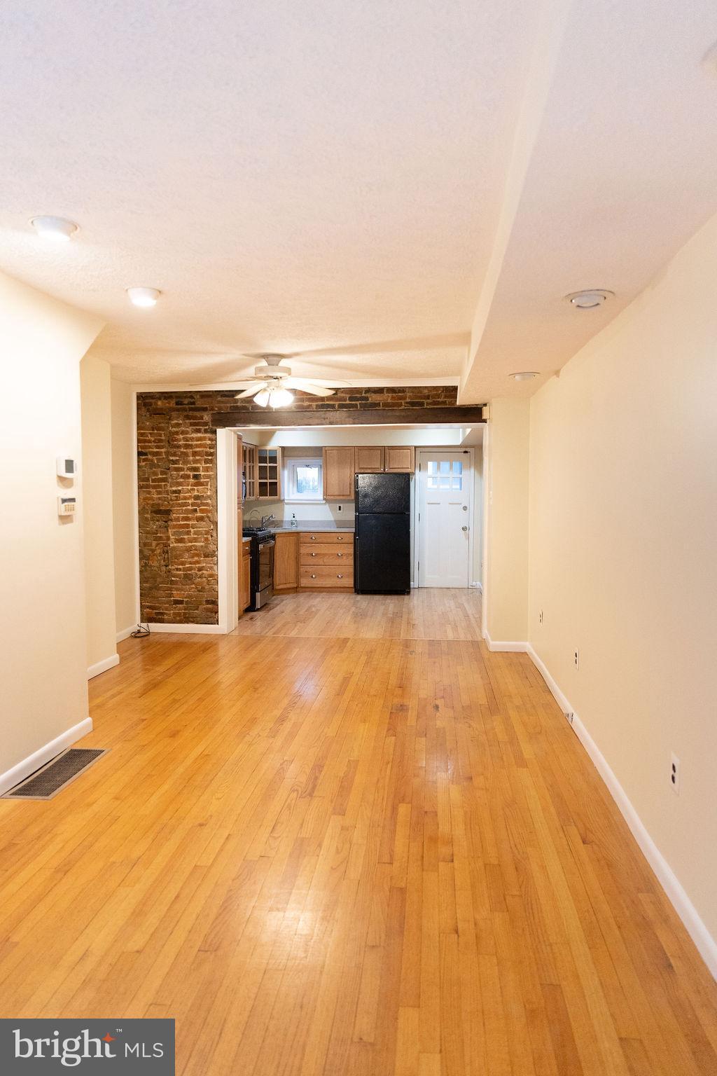 927 Binney Street Baltimore, MD 21224 - Photo 4 of 53 Enter to Living Room