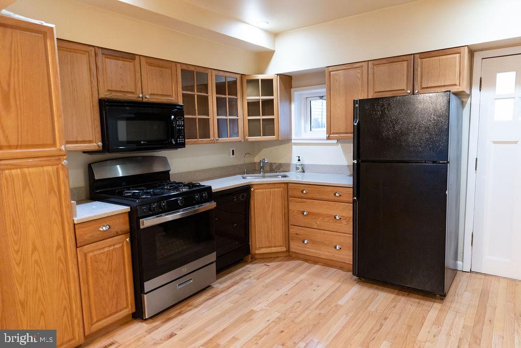 927 Binney Street Baltimore, MD 21224 - Photo 6 of 53 Large gourmet Kitchen