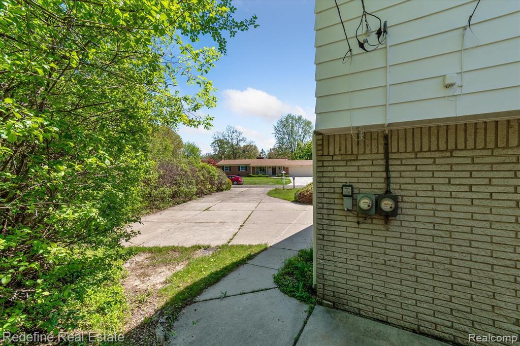 32338 Craftsbury Road Farmington Hills, MI 48334 - Photo 36 of 46