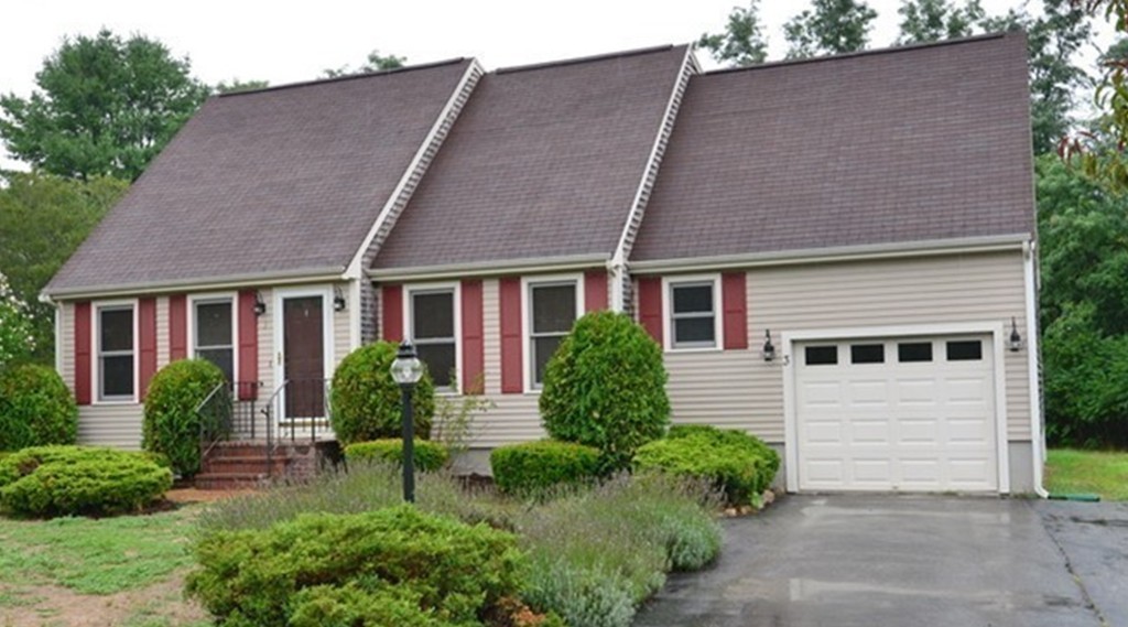 3 Bog Iron Road Wareham, MA 02576 - Photo 1 of 25 a front view of a house with garden