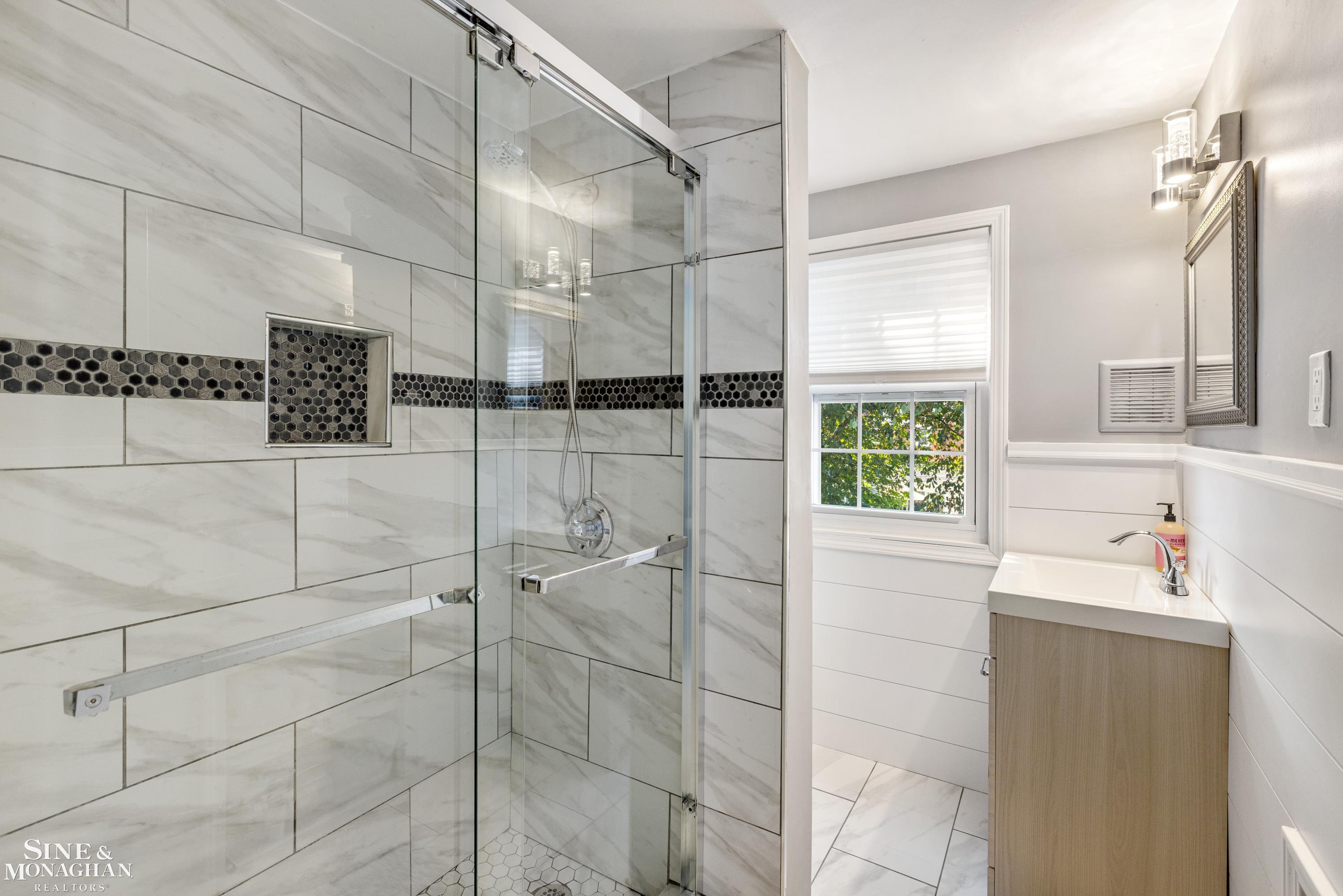 1535 Fairholme Road Grosse Pointe, MI 48236 - Photo 26 of 43 50160597-C2DCC15E-20D3-4007-95FB-0EAF34D8218F.JPG