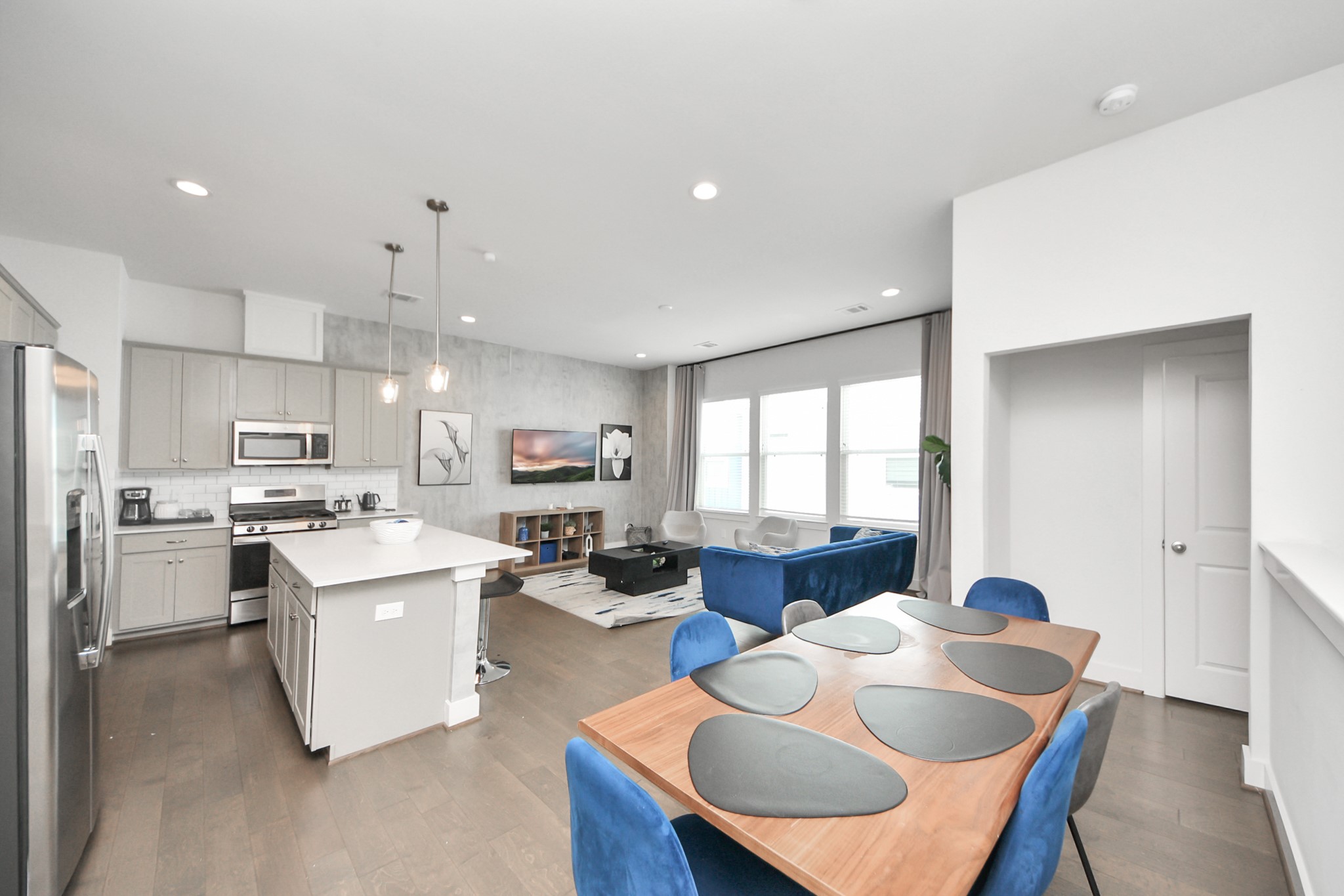 3642 Griggs Road Houston, TX 77021 - Photo 16 of 39 a living room with stainless steel appliances kitchen island granite countertop furniture and a kitchen view