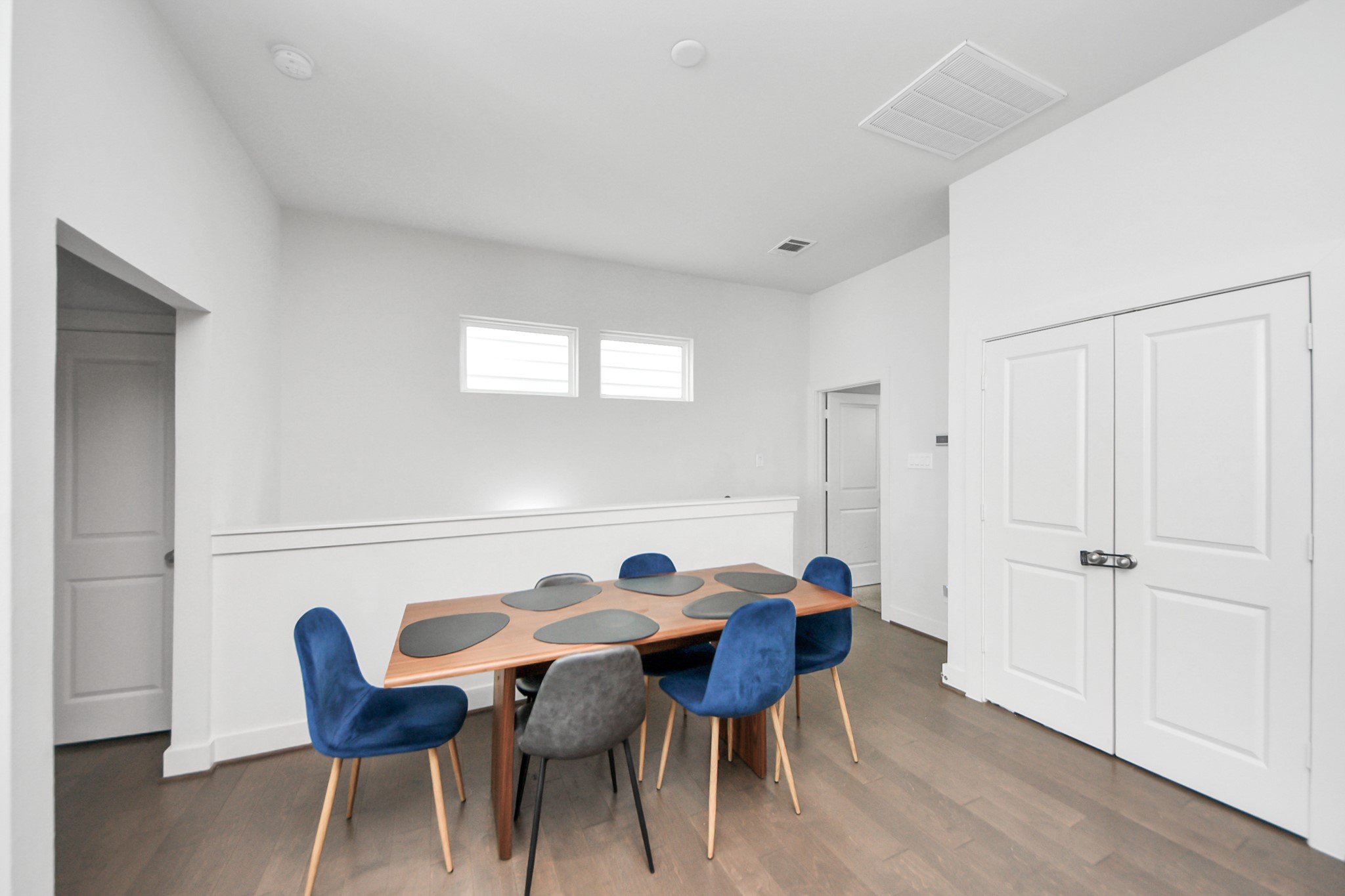 3642 Griggs Road Houston, TX 77021 - Photo 17 of 39 a view of a dining room with furniture and wooden floor
