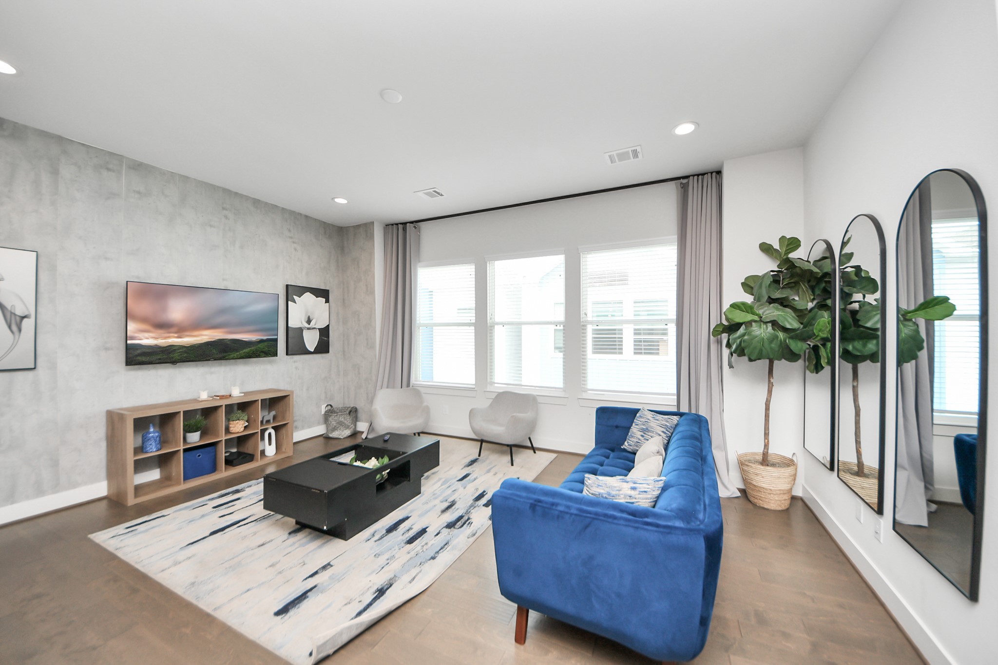 3642 Griggs Road Houston, TX 77021 - Photo 27 of 39 a living room with furniture and a flat screen tv