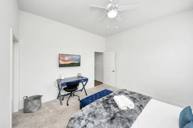 $2,450 | 3642 Griggs Road, Houston, TX 77021