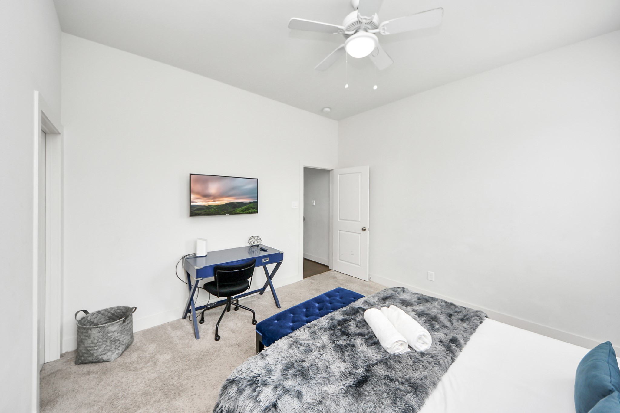 3642 Griggs Road Houston, TX 77021 - Photo 33 of 39 a bedroom with furniture and a chandelier