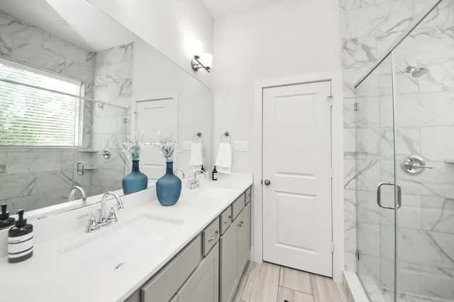 $2,450 | 3642 Griggs Road, Houston, TX 77021