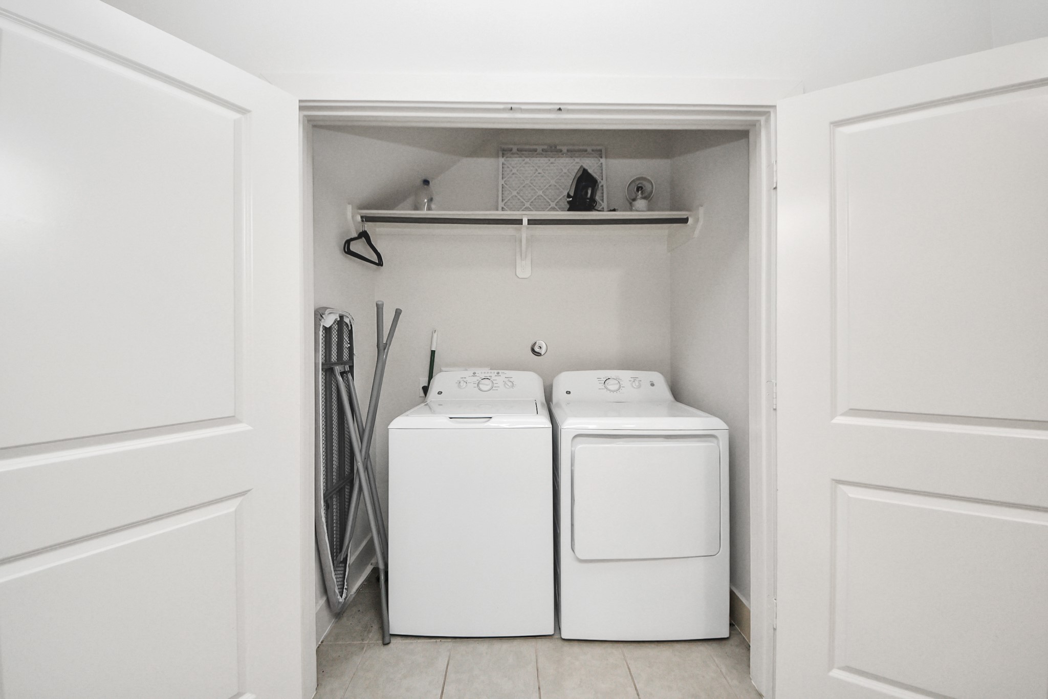 3642 Griggs Road Houston, TX 77021 - Photo 38 of 39 a utility room with dryer and washer