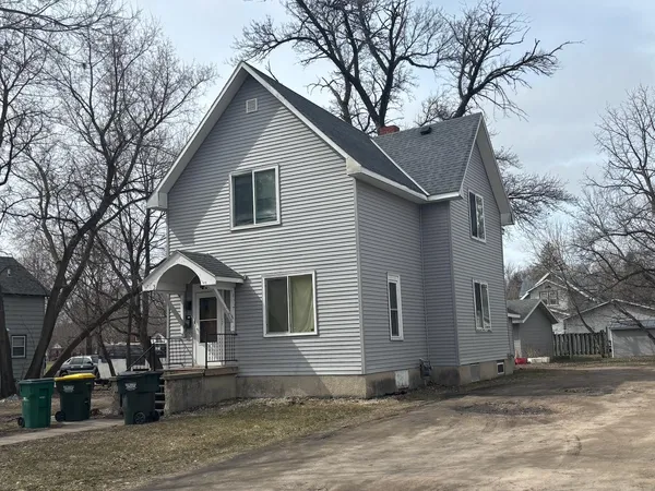 $129,900 | 420 8th Street Southwest, Willmar, MN 56201