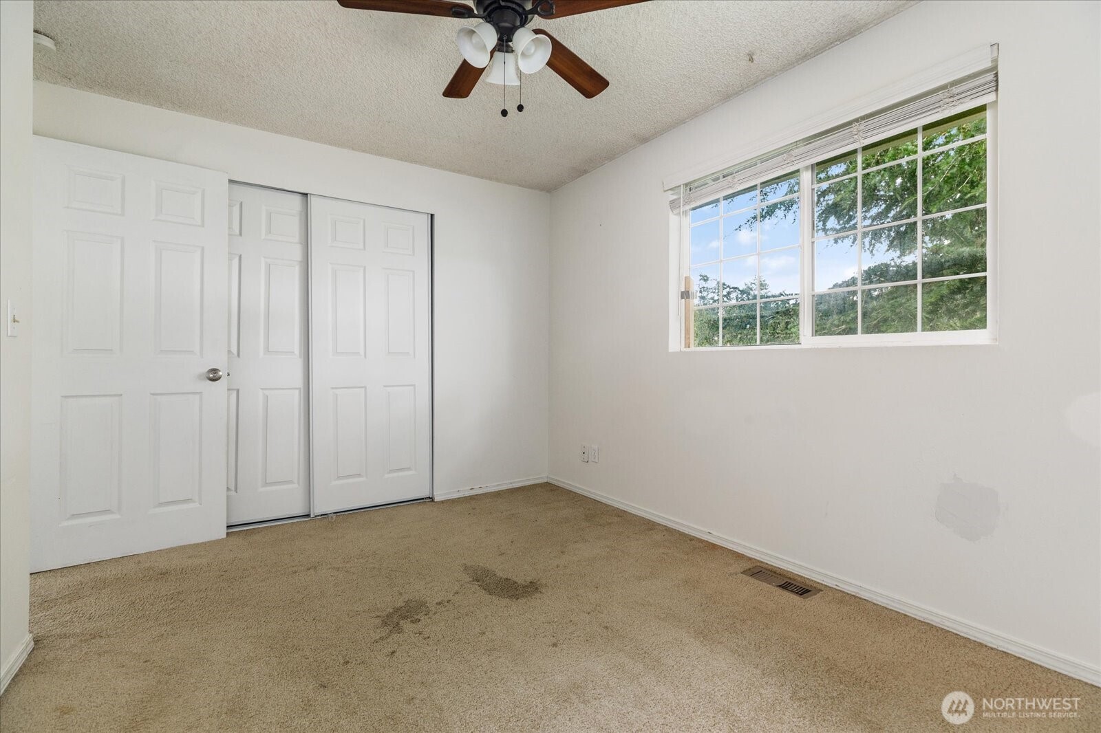 1146 Ridgeway Drive Oak Harbor, WA 98277 - Photo 20 of 25 an empty room with a window