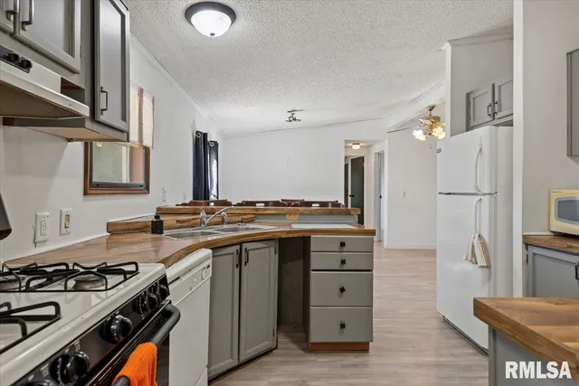 $249,900 | 8080 Breezy Meadows Drive, Riverton, IL 62561