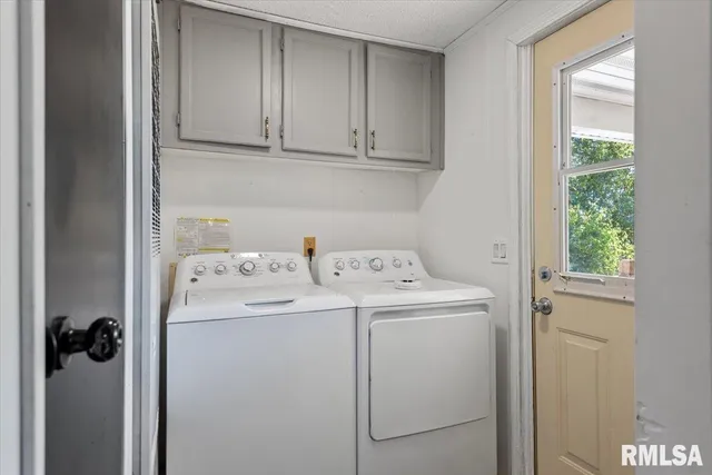 $249,900 | 8080 Breezy Meadows Drive, Riverton, IL 62561