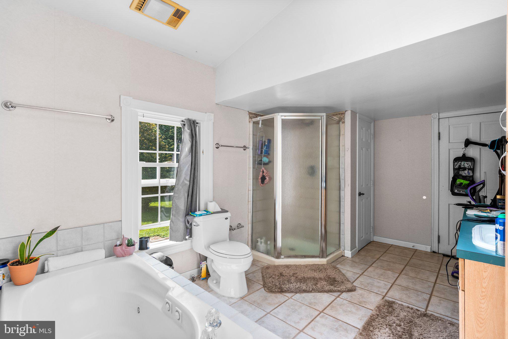 13321 Travilah Road Potomac, MD 20854 - Photo 35 of 41 Upper Level - Primary Bedroom Suite Bathroom