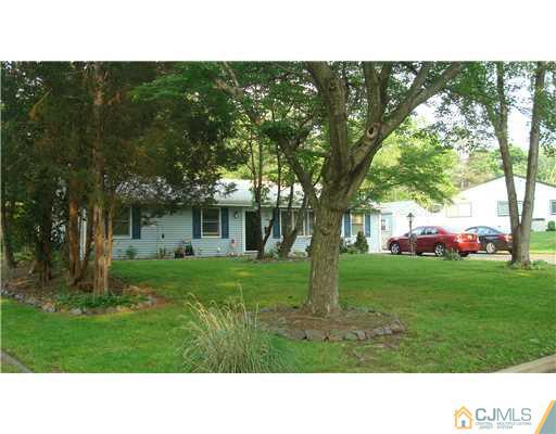 60 Cambridge Road Kendall Park, NJ 08824 - Photo 1 of 12 Gallery Image 1