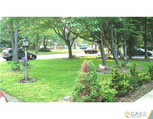 60 Cambridge Road Kendall Park, NJ 08824 - Photo 2 of 12 Gallery Image 2