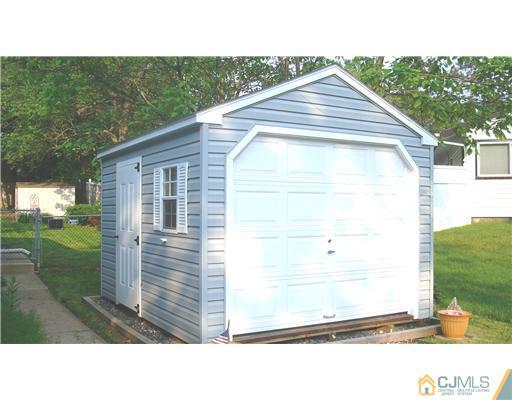 60 Cambridge Road Kendall Park, NJ 08824 - Photo 11 of 12 Gallery Image 11