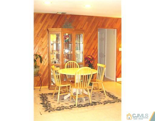 60 Cambridge Road Kendall Park, NJ 08824 - Photo 7 of 12 Gallery Image 7