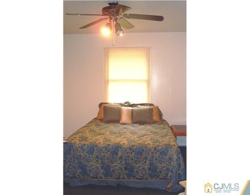 60 Cambridge Road Kendall Park, NJ 08824 - Photo 9 of 12 Gallery Image 9