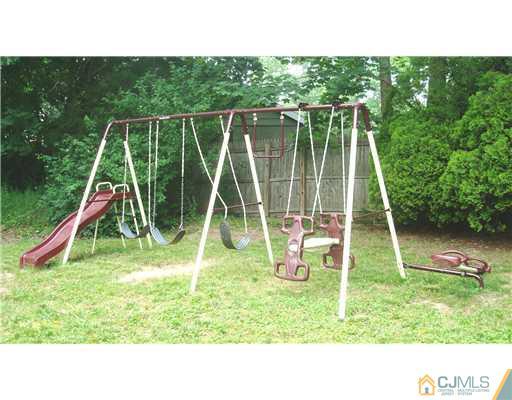 60 Cambridge Road Kendall Park, NJ 08824 - Photo 10 of 12 Gallery Image 10