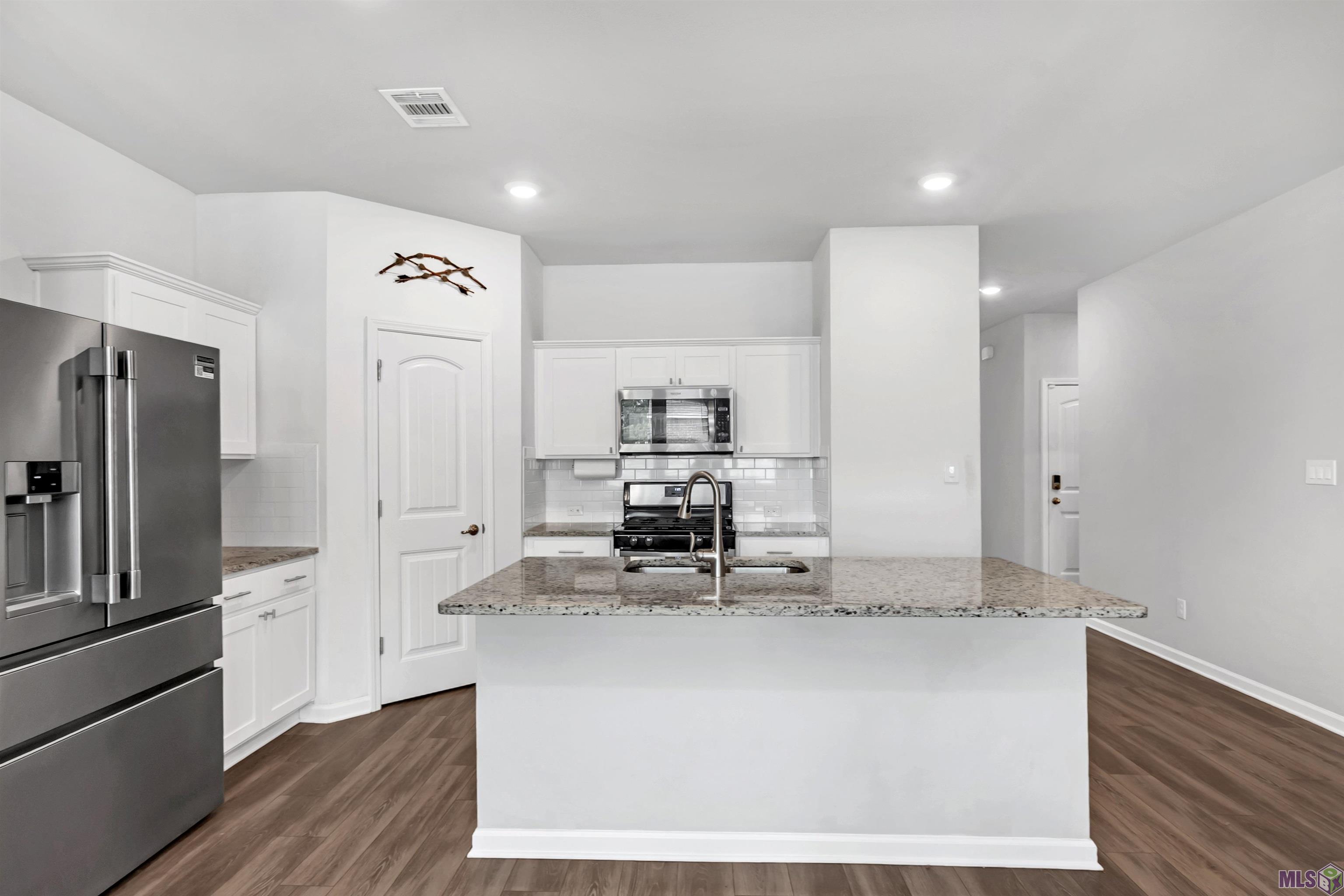 14041 Bellacosa Avenue Baton Rouge, LA 70817 - Photo 4 of 28