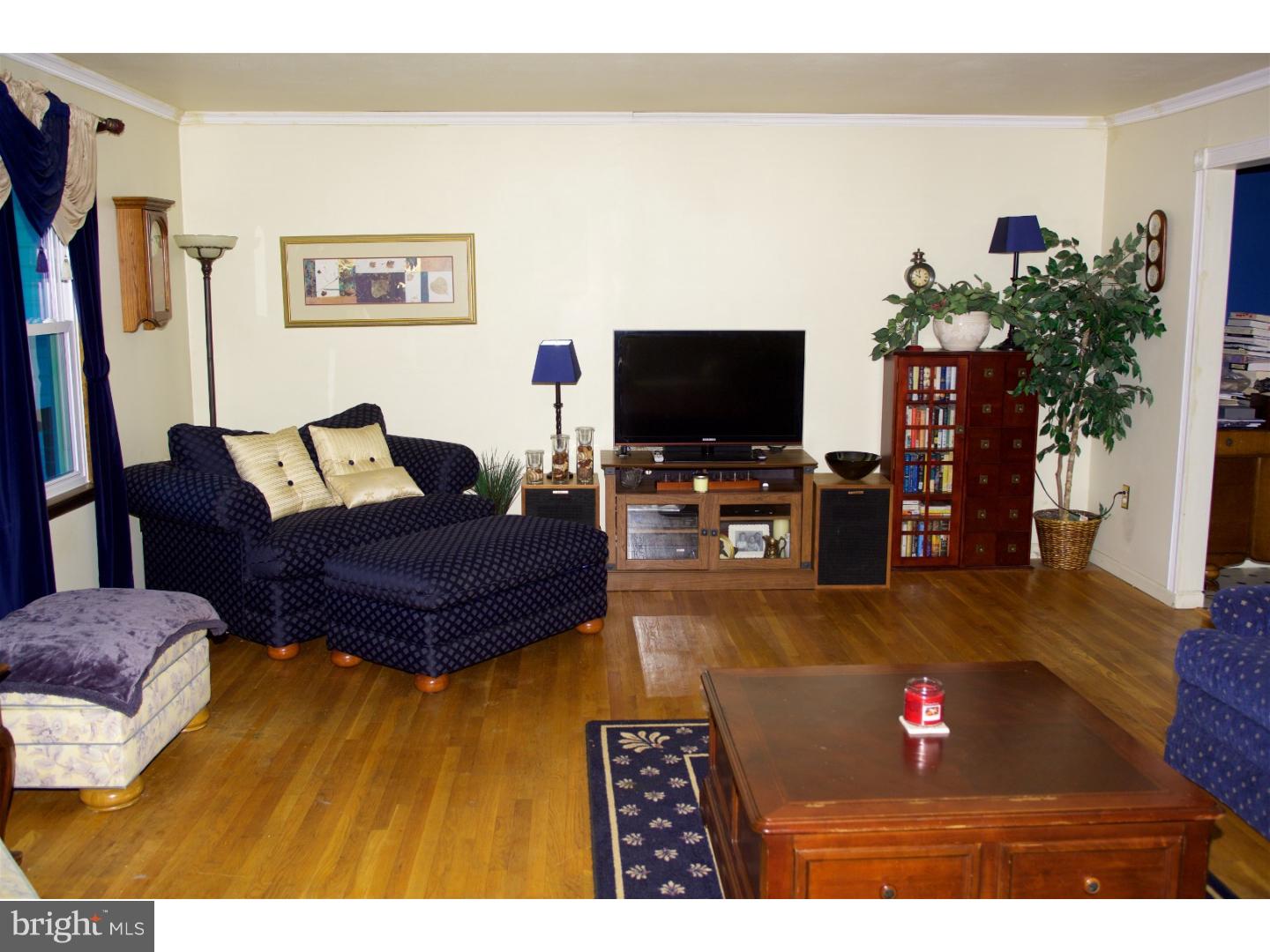 593 Flock Road Hamilton, NJ 08690 - Photo 3 of 13 Living Room