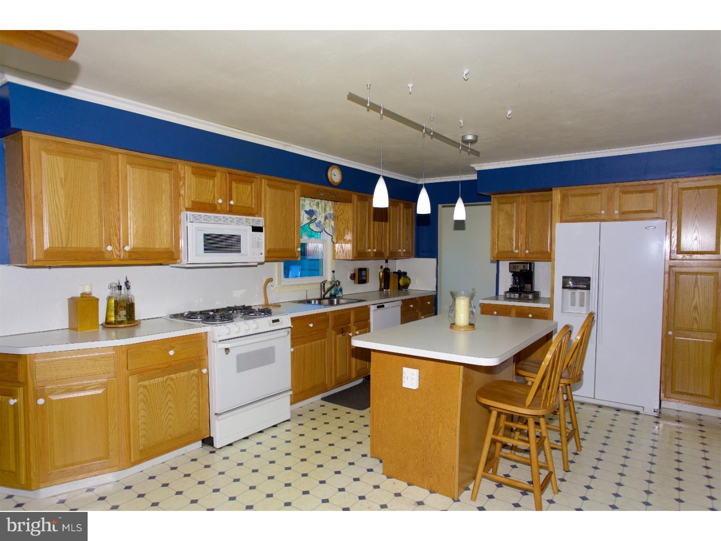 593 Flock Road Hamilton, NJ 08690 - Photo 4 of 13