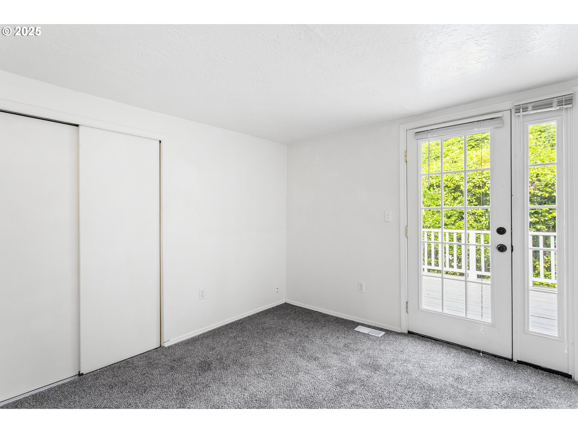 7733 Northeast Mason Street Portland, OR 97218 - Photo 11 of 29