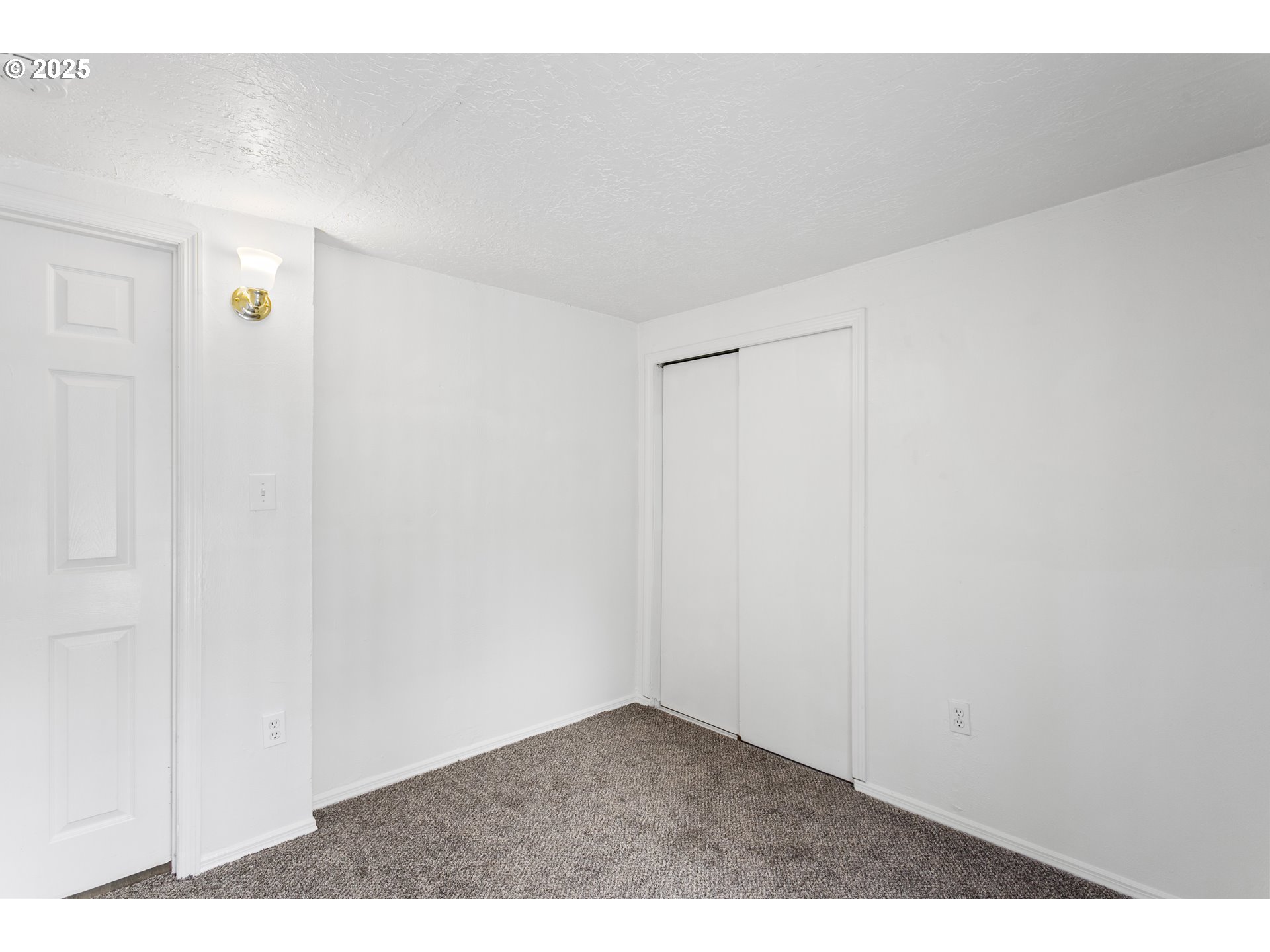 7733 Northeast Mason Street Portland, OR 97218 - Photo 12 of 29