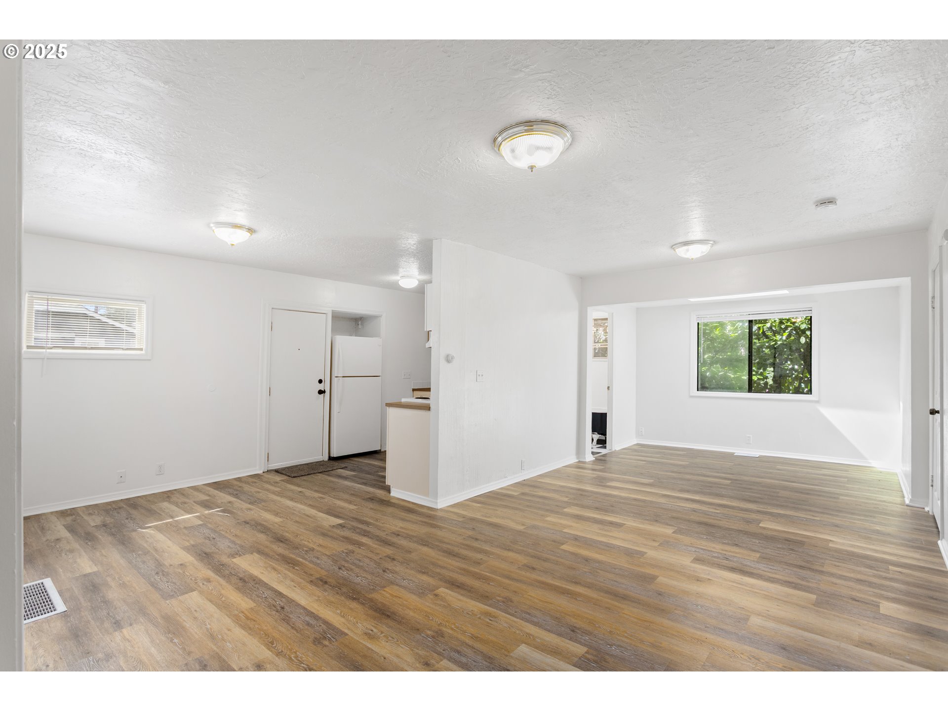 7733 Northeast Mason Street Portland, OR 97218 - Photo 3 of 29